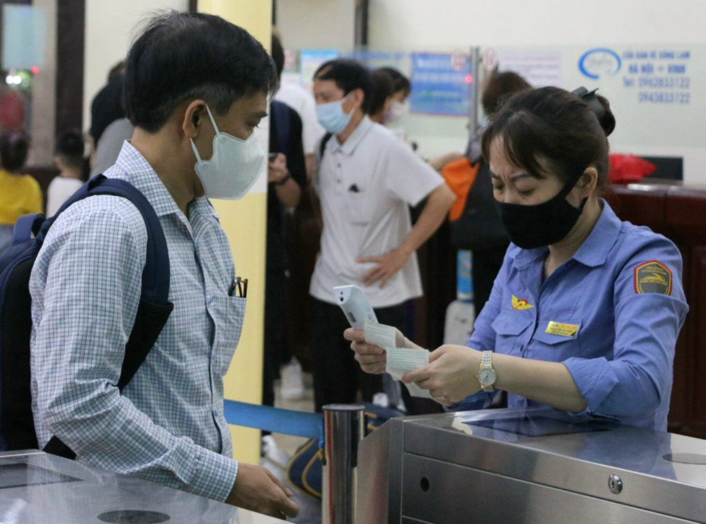 Từng bước phục hồi hoạt động vận tải bảo đảm an toàn